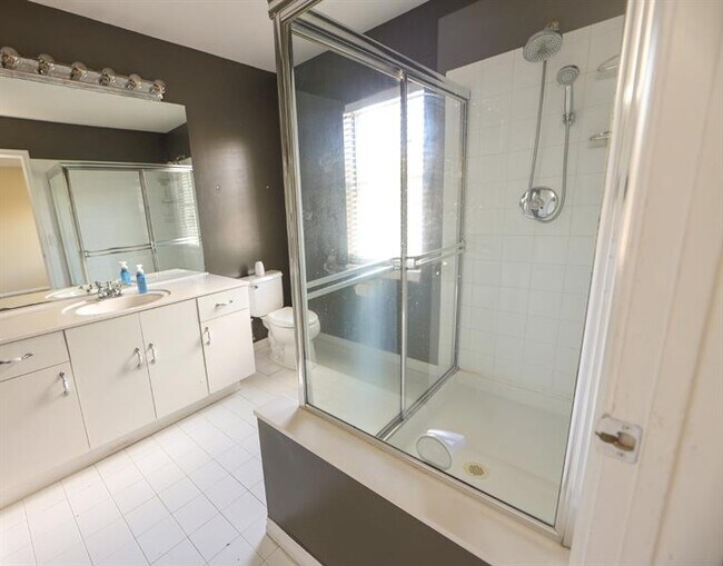 Building Photo - 6006 Plum Isle Way
