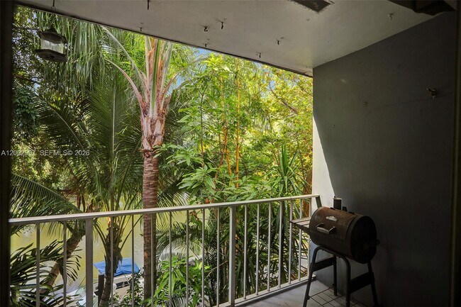 Building Photo - 1860 Venice Park Dr