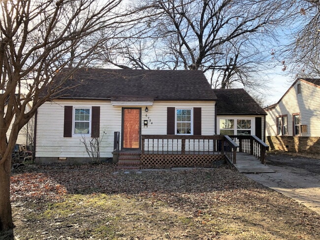 Primary Photo - Cute midtown 3 bedroom, 1 bath home