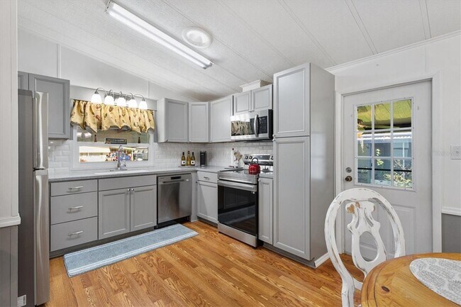 Building Photo - 732 Royal Palm Ave