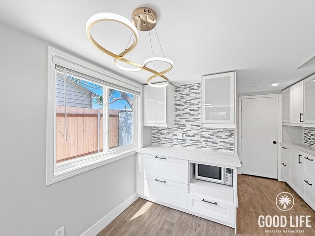 Building Photo - Sophisticated 2BD/2.5BA City Heights Home with Private Deck, Canyon Views & Soaking Tub
