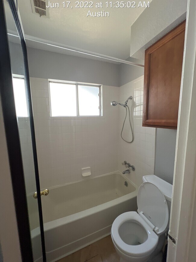 Building Photo - 2811 Crownspoint Dr