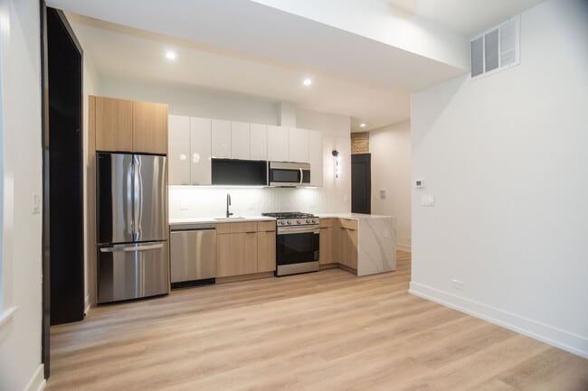 Building Photo - 2254 N Sawyer Ave