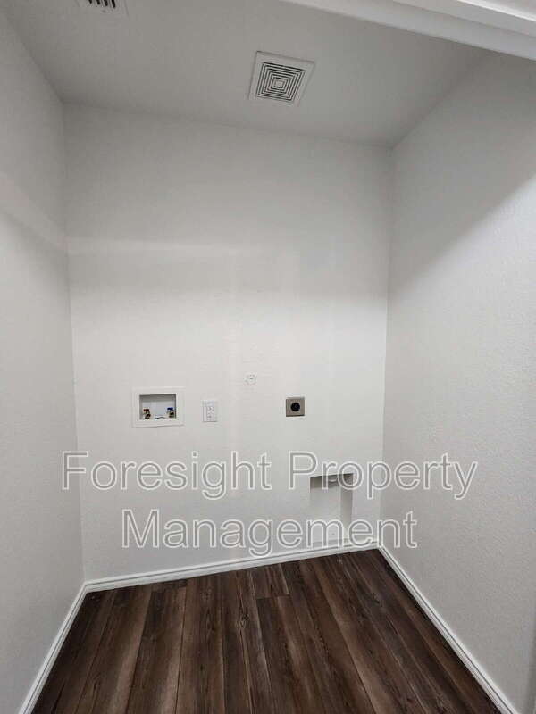 Building Photo - 14428 Cloudview Way