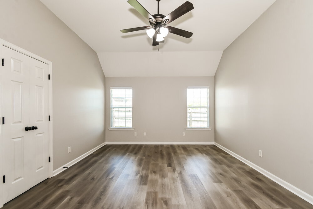 Building Photo - 9892 Southern Oak Way