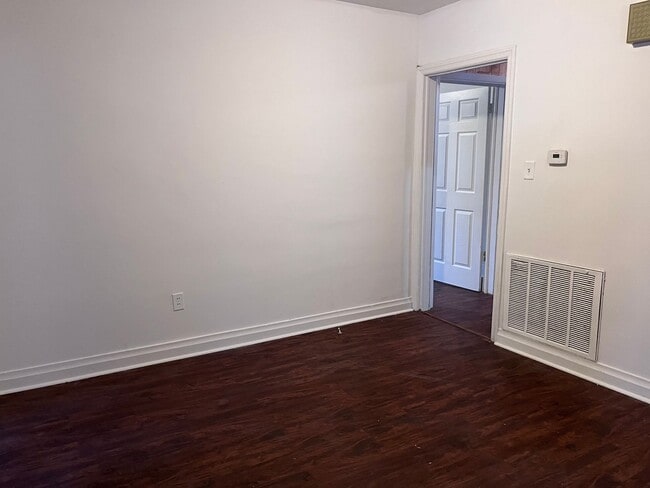 Building Photo - Move-In Ready!