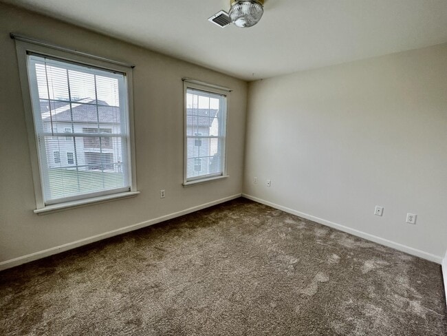 Building Photo - 136 Hiddenwood Dr