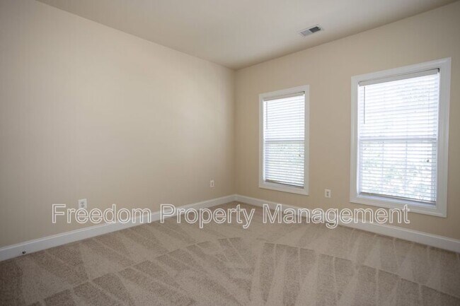 Building Photo - 16021 Pitner St