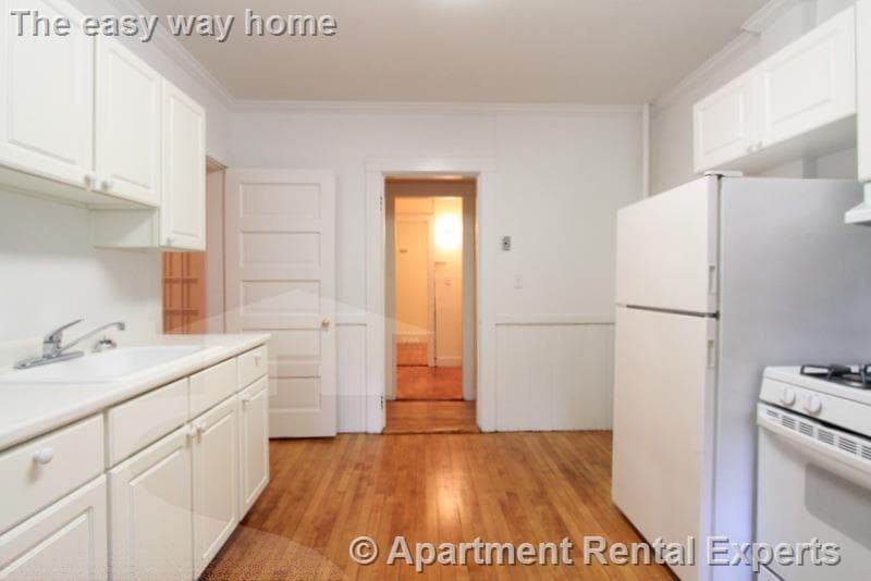 Building Photo - 14 Centre St