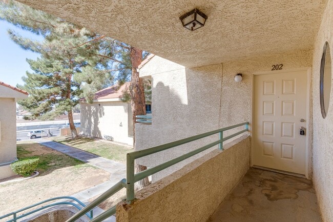 Building Photo - 830 N Sloan Ln