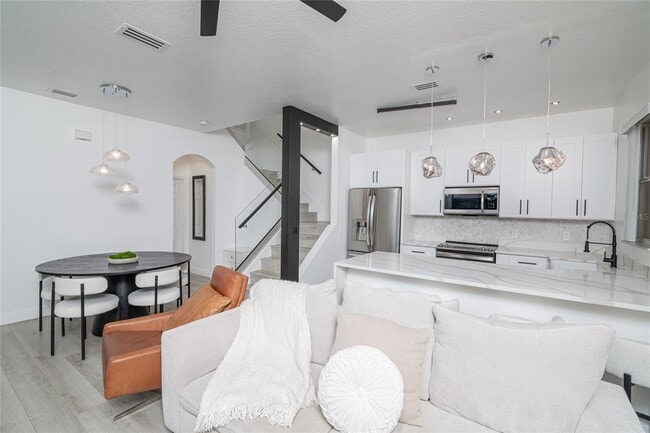Building Photo - 733 Calabria Ave