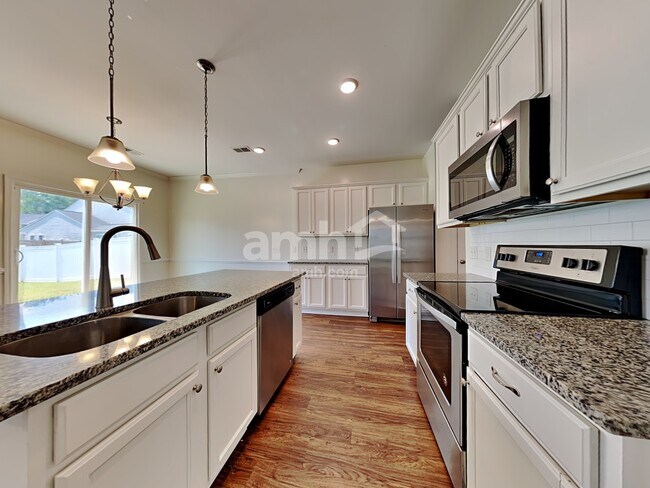 Building Photo - 525 Lateleaf Dr