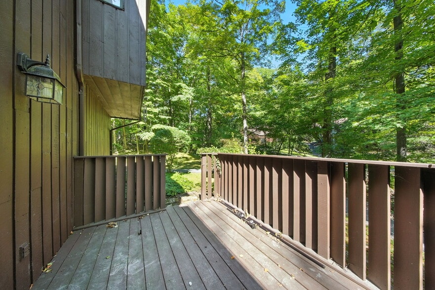 Building Photo - 4 Aspen Ct