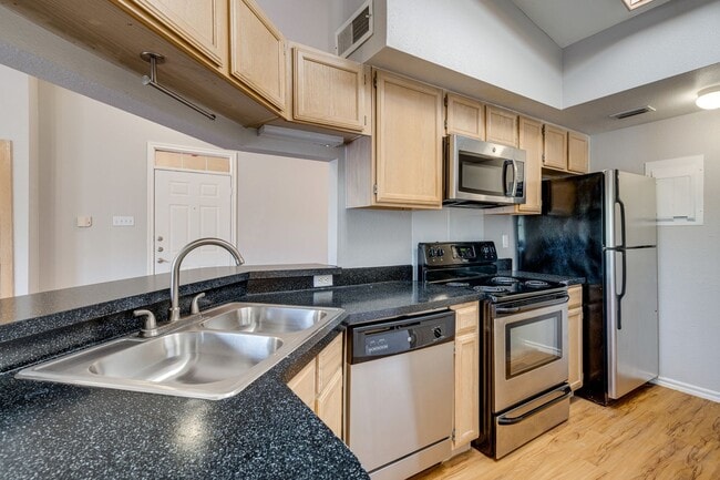 Building Photo - 1 Bedroom, 1 Bath Available Now!