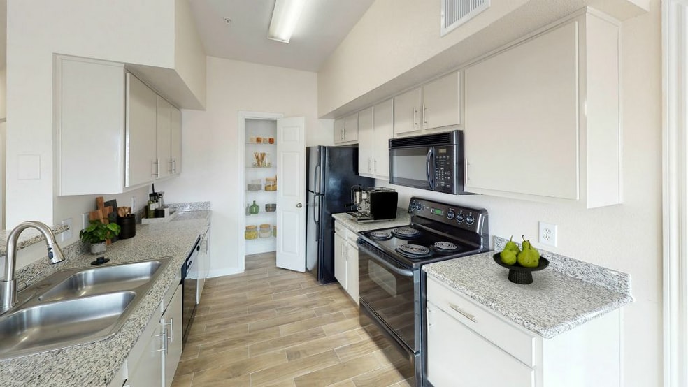 Primary Photo - Franklin Apartments