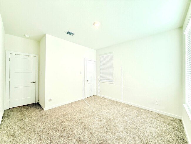 Building Photo - 105 Aurora Spgs Dr