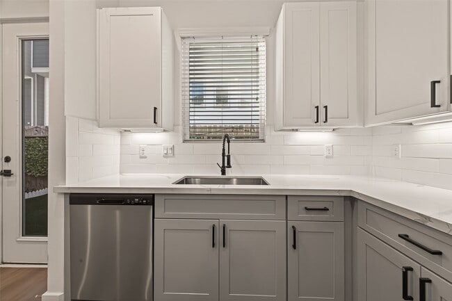 Building Photo - 7707 Johanna Pk Dr