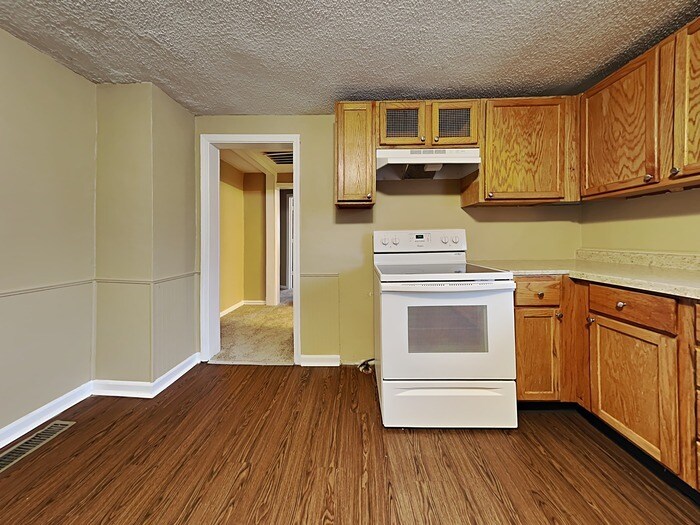 Building Photo - 812 W Smith Valley Rd