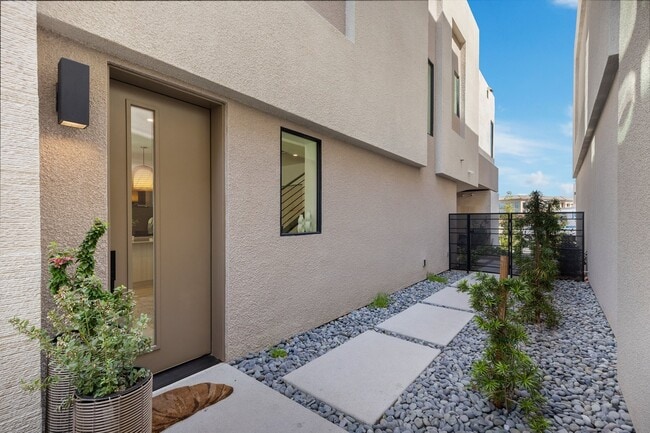 Building Photo - 4053 Heron Fairway Dr