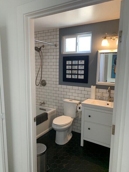 upstairs full bathroom - 3310 1/2 S Durango Ave