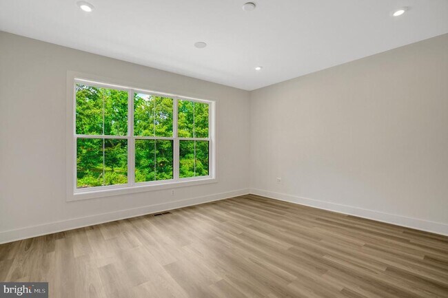 Building Photo - 9418 Dandelion Dr