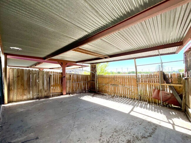 Building Photo - **APPLICATION RECEIVED** Available NOW! Prime Location 3-Bedroom, 2-Bath Home In Converse!!