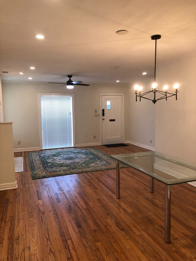 The Berwick Bungalow 1955 Berwick Ave Dallas TX 75203 Apartment Finder