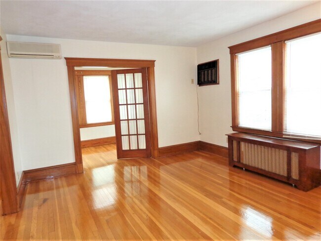 Building Photo - 20 School St