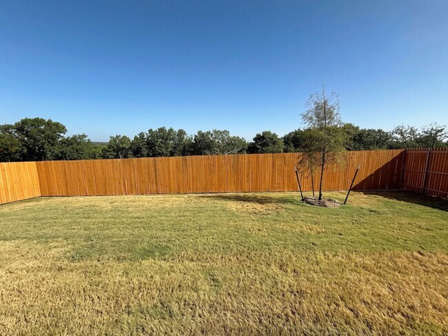 Building Photo - 401 Meadows Ln