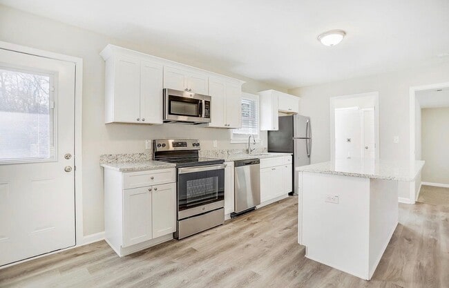 Building Photo - 3068 Rollingwood Ln SE
