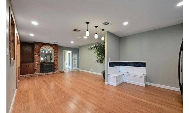 Building Photo - 2509 Little John Ln