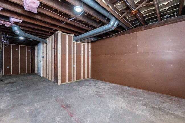 Building Photo - 359 Concord St