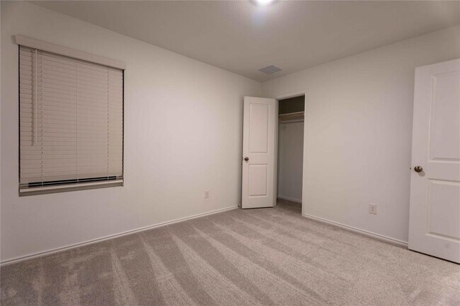 Building Photo - 2320 Blizzard Dr