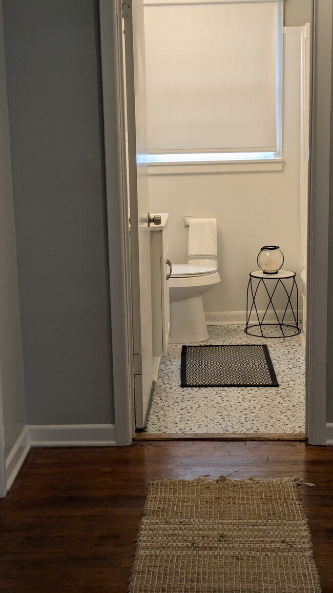 Building Photo - 2417 S Kennedy Ave