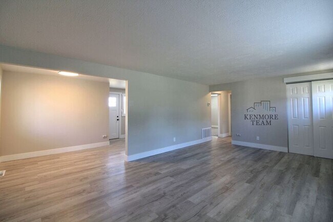 Building Photo - 419 S Irby St