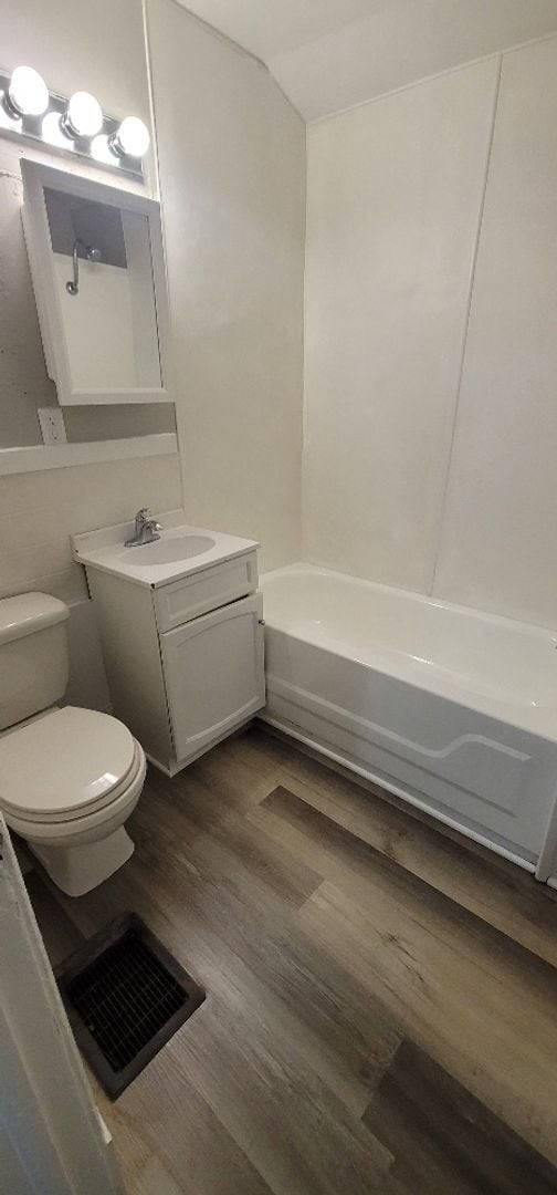 Building Photo - Newly remodeled 2 bedroom duplex!
