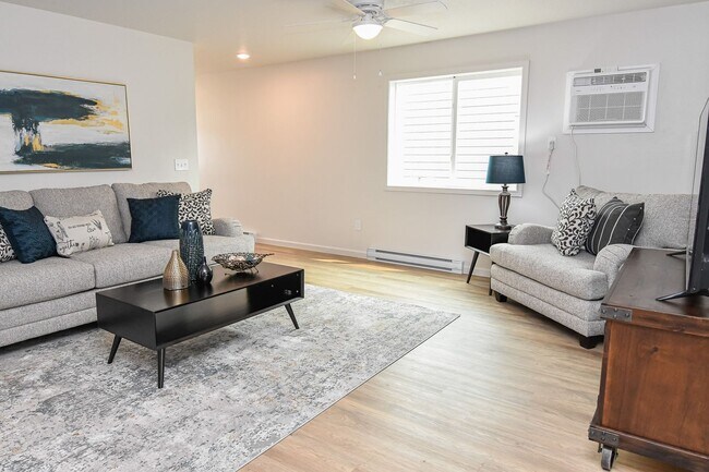 Building Photo - 3 Bedroom, Single-story Townhomes for rent...