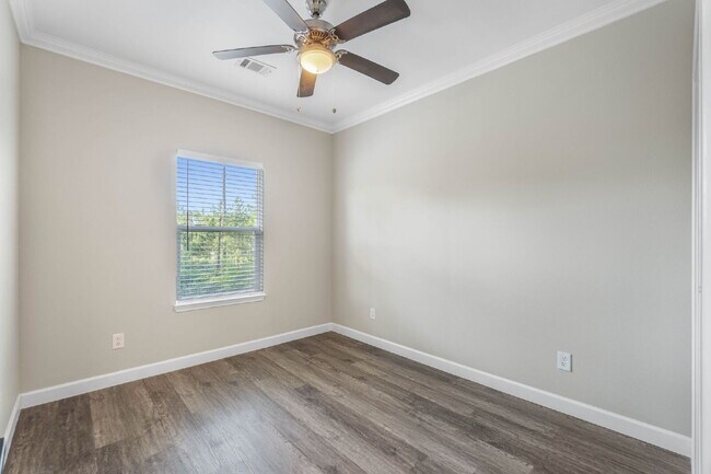 Building Photo - 1817 Stable Ln