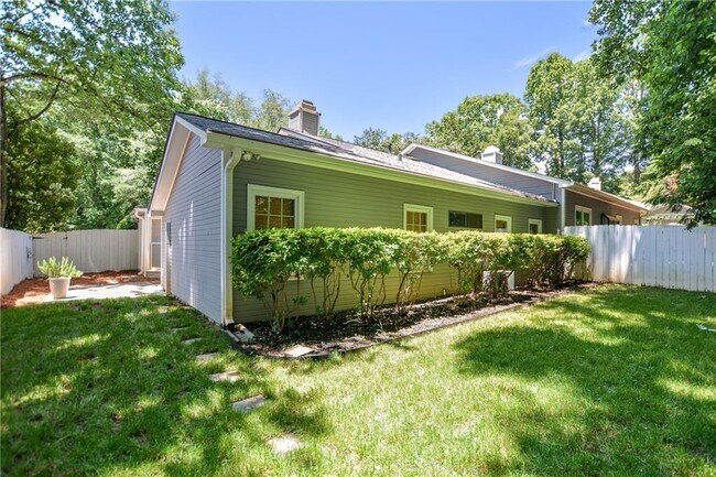 Building Photo - 2992 Crosswycke Forest Dr