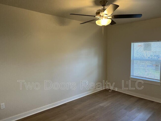 Building Photo - 221 W Himes St