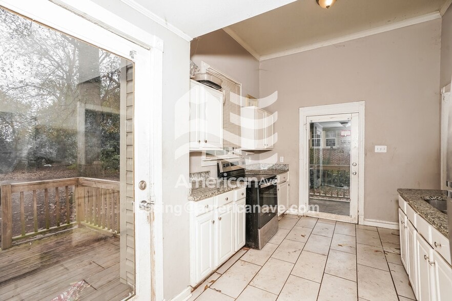 Building Photo - 2566 English Ave