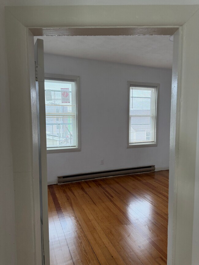 Building Photo - 46 Gesler St