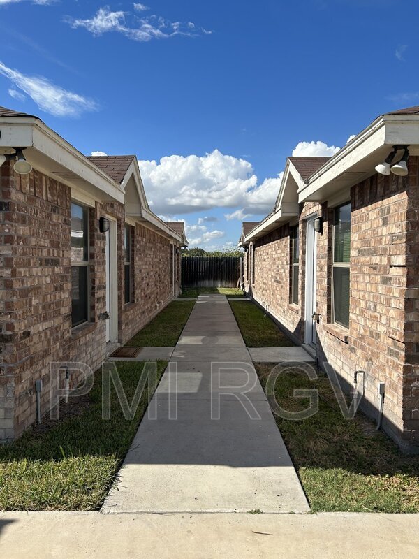Building Photo - 2913 Linda Vista St