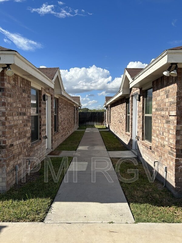 Building Photo - 3007 Linda Vista St