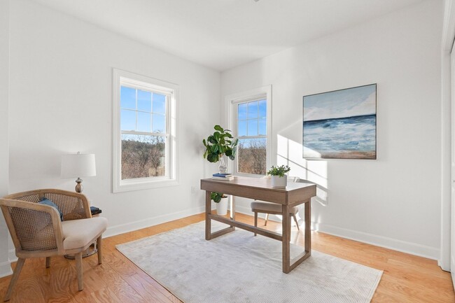 Building Photo - Danvers Updated 3 Bed 2 Bath | Top Floor Condo | Avail Now