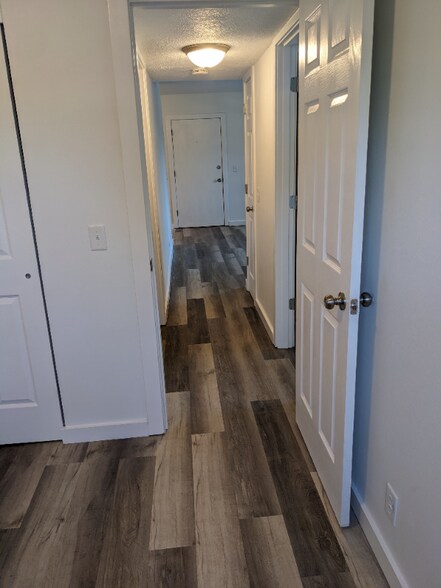 Building Photo - 502 W Market St