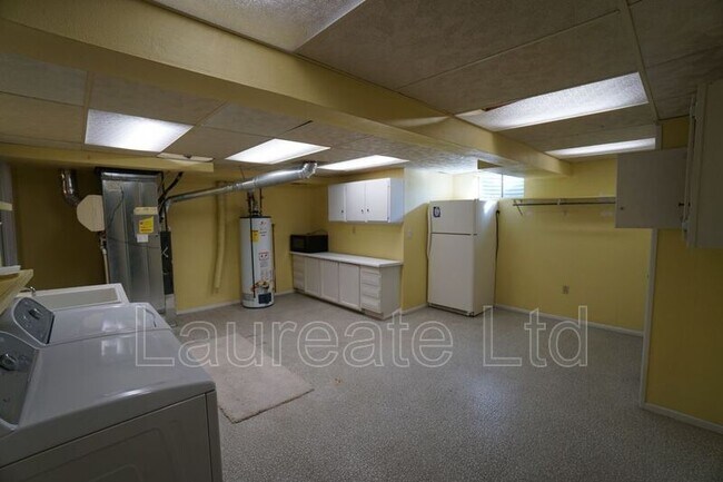 Building Photo - 13852 E Linvale Pl