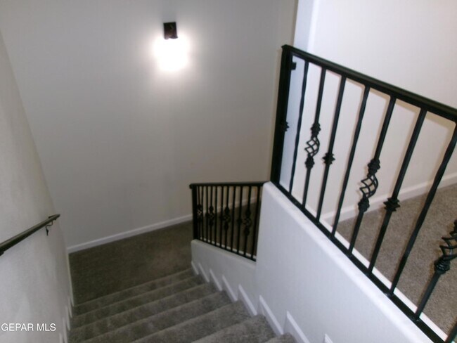 Building Photo - 1060 Hoppas Ct