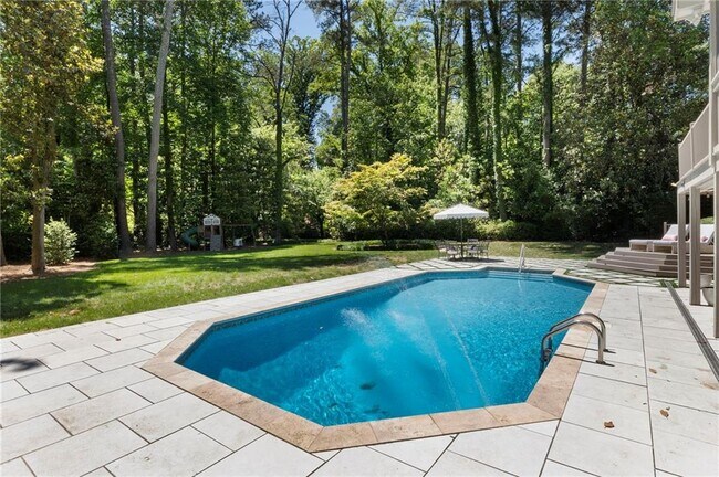 Building Photo - 4770 Chatworth Ct NE