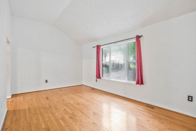 Building Photo - Spacious 3BR House in Lusby